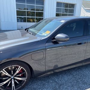 صورة 2 لـ 2026 BMW 550E XDRIVE