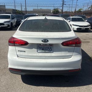 صورة 6 لـ 2017 KIA FORTE LX
