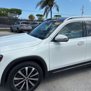 MERCEDES-BENZ GLB - 2