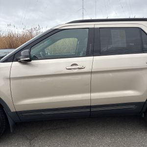 FORD EXPLORER XLT - 4