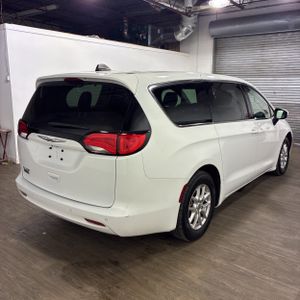 CHRYSLER VOYAGER LX - 8