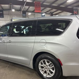 CHRYSLER PACIFICA TOURING L - 6