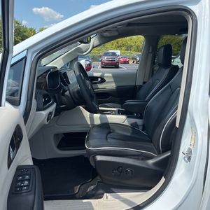 2022 Chrysler PACIFICA LIMITED — миниатюра 32
