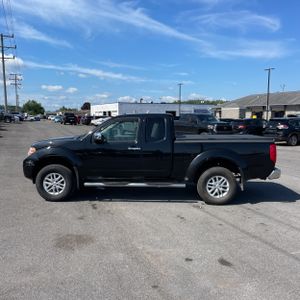 2017 Nissan FRONTIER SV photo 3