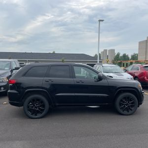 صورة 10 لـ 2017 JEEP GRAND CHEROKEE ALTITUDE