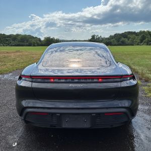 صورة 7 لـ 2021 Porsche TAYCAN BASE