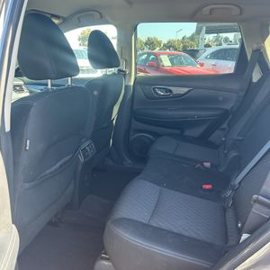 2018 Nissan ROGUE S thumbnail 32