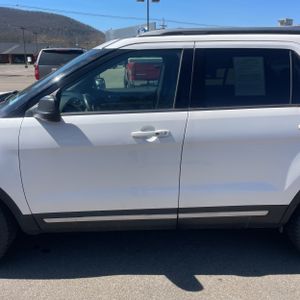 FORD EXPLORER XLT - 4