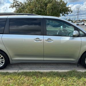 2016 Toyota SIENNA XLE 8-PASSENGER 照片 11