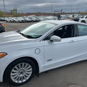 FORD FUSION ENERGI SE LUXURY - 2