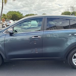 KIA SPORTAGE LX - 4