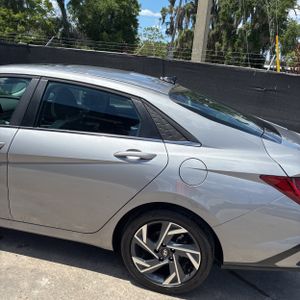 HYUNDAI ELANTRA LIMITED - 6