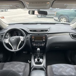 2015 Nissan ROGUE SV thumbnail 36