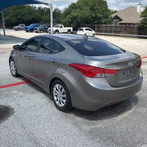 HYUNDAI ELANTRA GLS - 5