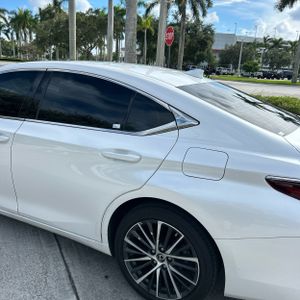 صورة 6 لـ 2024 Lexus ES 300H BASE