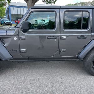 JEEP WRANGLER UNLIMITED SPORT ALTITUDE 4X4 - 4