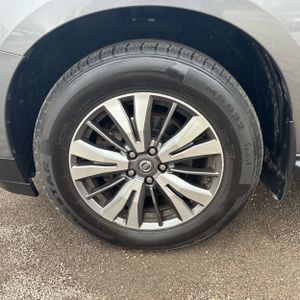 2017 Nissan PATHFINDER SL 照片 17