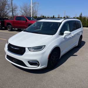 CHRYSLER PACIFICA TOURING L - 1