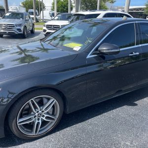 2019 Mercedes-BENZ E-CLASS photo 2
