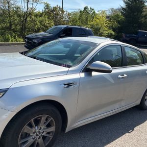 KIA OPTIMA LX - 2