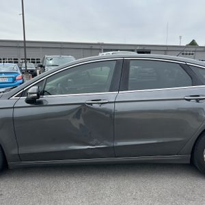 FORD FUSION SE - 4