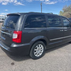 CHRYSLER TOWN AND COUNTRY TOURING - 9