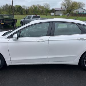FORD FUSION SE - 4