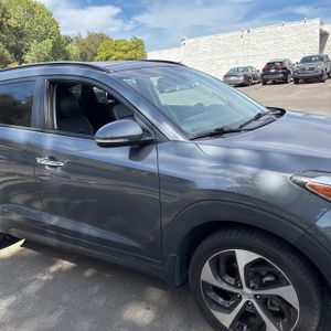 2016 Hyundai TUCSON LIMITED — миниатюра 13