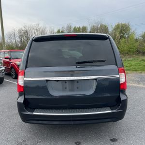 CHRYSLER TOWN AND COUNTRY TOURING - 7