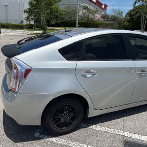 صورة 9 لـ 2015 Toyota PRIUS THREE