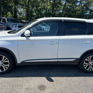 2017 Mitsubishi OUTLANDER SE — фото 4