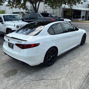 2021 ALFA Romeo GIULIA TI RWD — фото 8