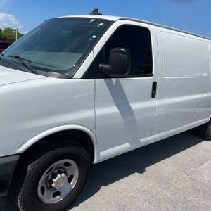 2022 Chevrolet EXPRESS 3500 — фото 2