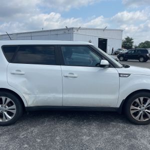 2016 KIA SOUL + 照片 11