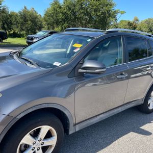 2014 Toyota RAV4 XLE — фото 2