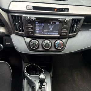 صورة 37 لـ 2017 Toyota RAV4 LE