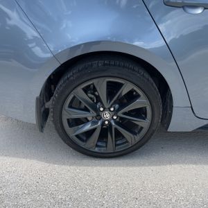 2024 Toyota COROLLA SE thumbnail 19