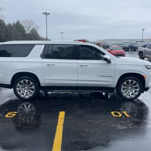 CHEVROLET SUBURBAN PREMIER - 10