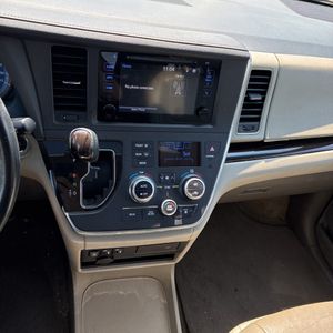 2015 Toyota SIENNA XLE 8-PASSENGER 缩略图 40