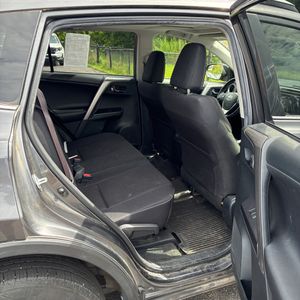 صورة 34 لـ 2017 Toyota RAV4 XLE