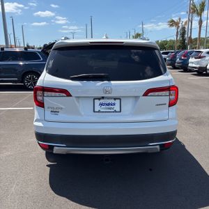 HONDA PILOT TOURING W/REAR CAPTAIN'S CHAIRS - 7