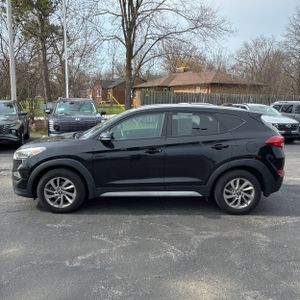 HYUNDAI TUCSON SE PLUS - 3