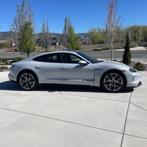 Porsche Taycan 4 - 10