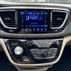 2017 Chrysler PACIFICA LIMITED — миниатюра 41