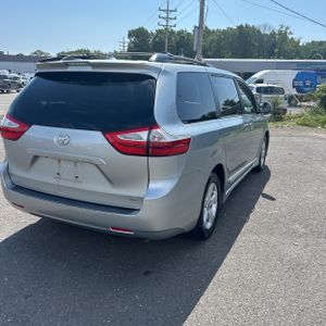صورة 8 لـ 2019 Toyota SIENNA LE 8-PASSENGER