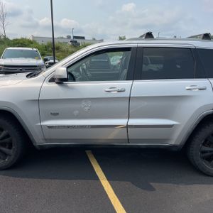 2011 JEEP GRAND CHEROKEE LAREDO photo 4