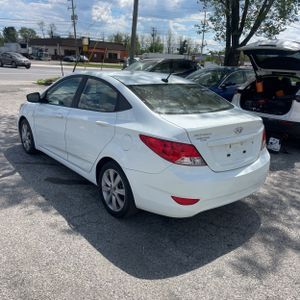 HYUNDAI ACCENT GLS - 4