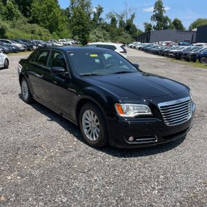 2013 Chrysler 300 MOTOWN — миниатюра 12