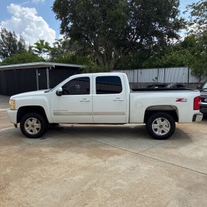 2010 Chevrolet SILVERADO 1500 LTZ photo 3