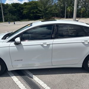 صورة 4 لـ 2017 FORD FUSION HYBRID SE